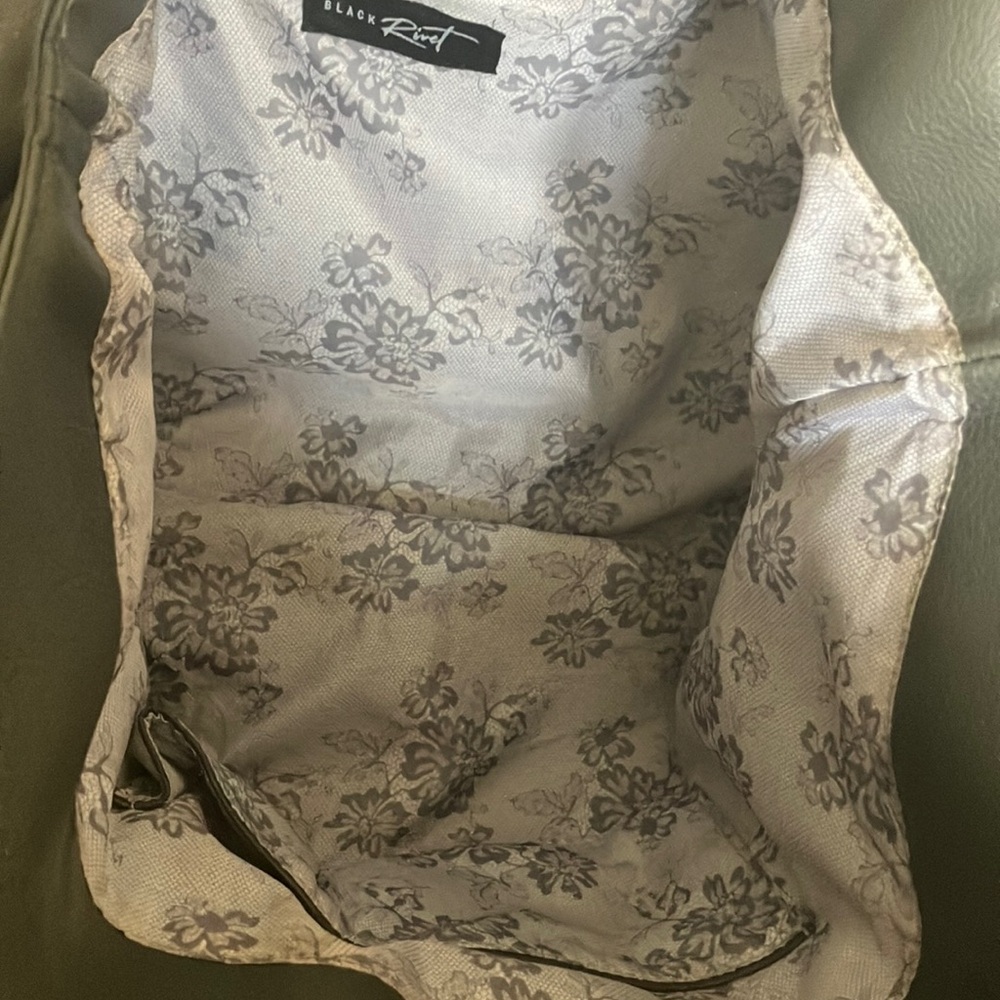 Big Gray Tote Bag with ruffled front by Black Rivet - Picture 3 of 6